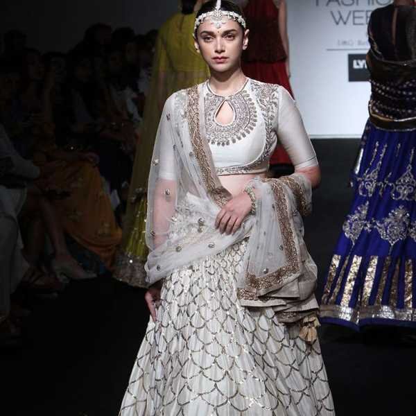 Jayanti Reddy- Aditi Rao Haidri at Lakmé Fashion Week summer/resort 2016