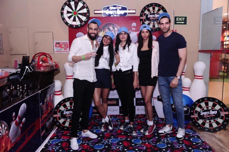 Supermodels at Sports Diner by Hangouts