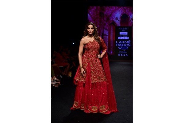 Bipasha Basu as Showstopper for Reshma