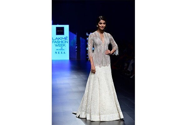 Pooja Hegde as showstopper for Ridhi Mehra