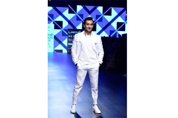 Rahul Khanna as showstopper for Narendra Kumar